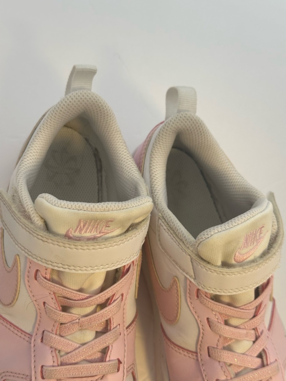 Nike Kids White and Light Pink Velcro Lace-Up Sneakers Size 1Y - Picture 3 of 6
